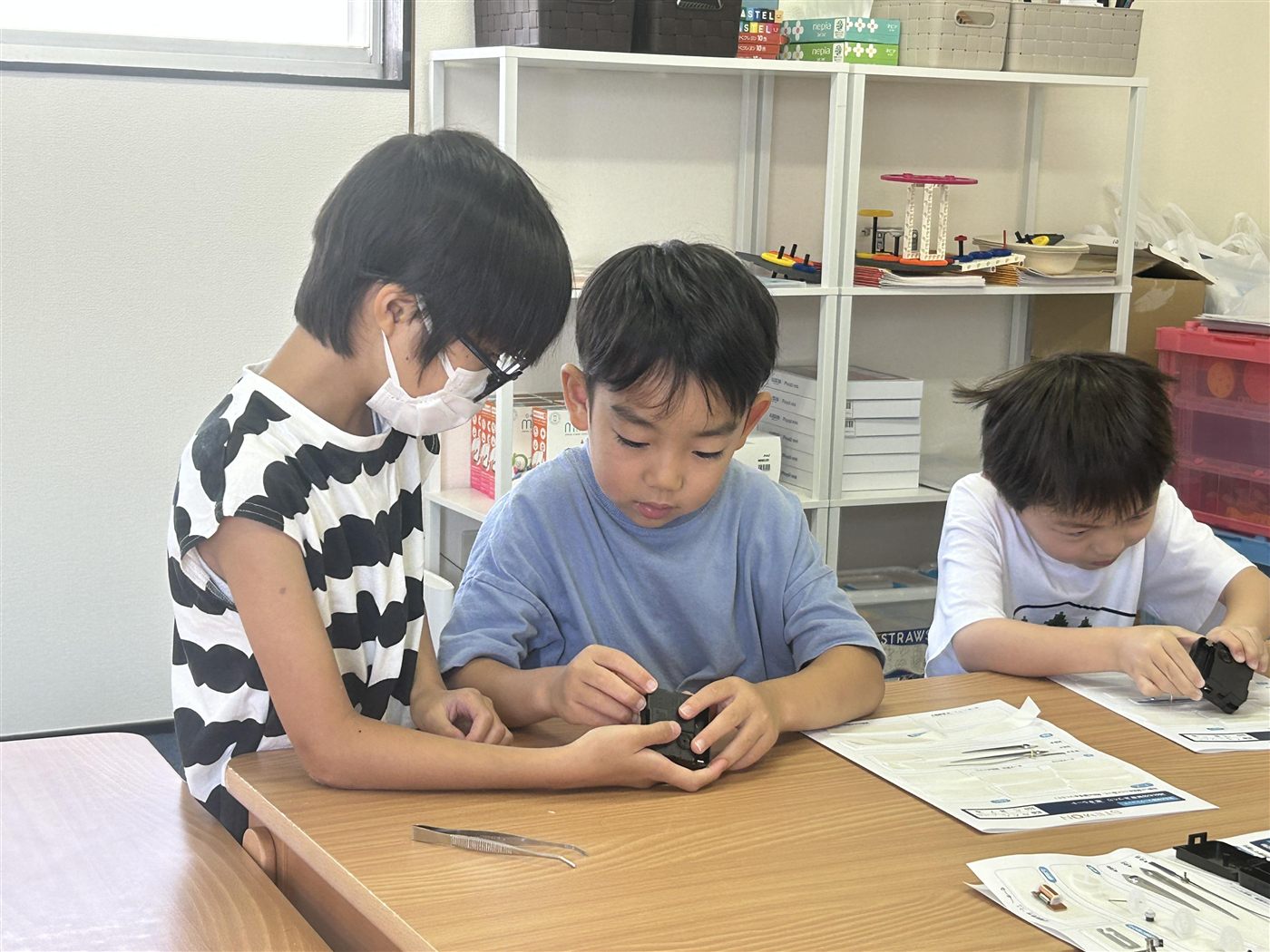 仲間と取り組む子どもたち