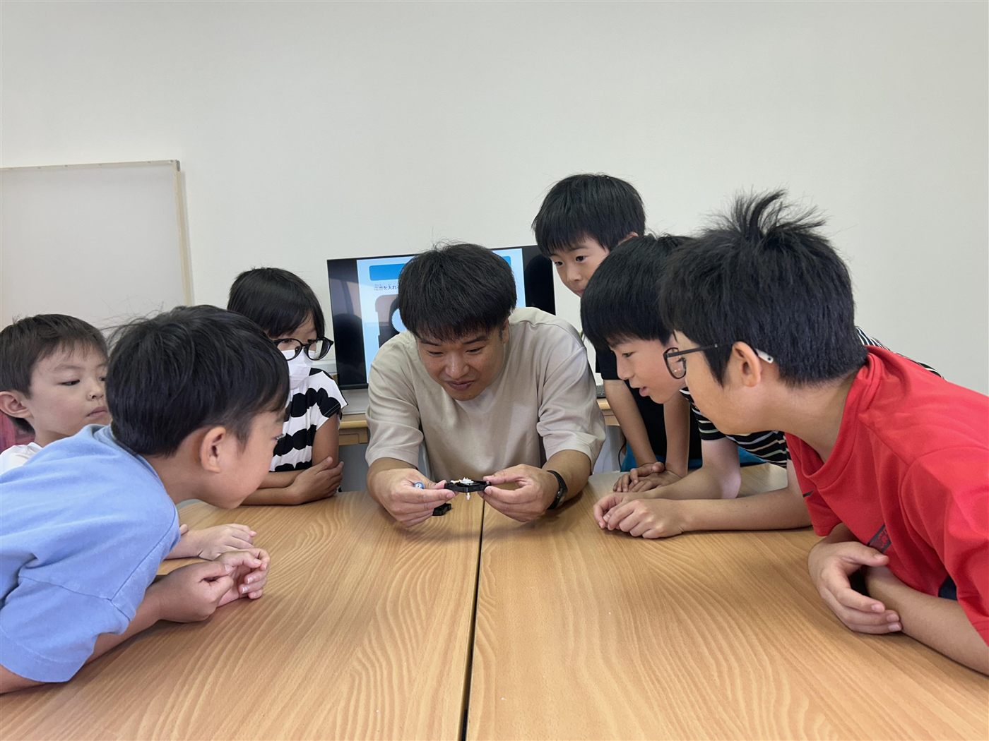 仲間と取り組む子どもたち
